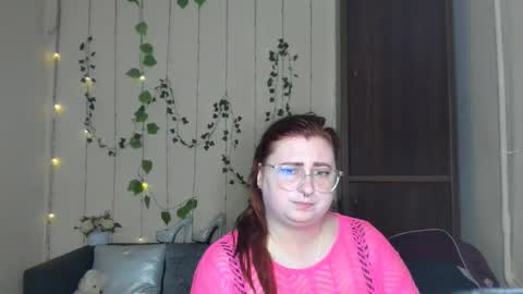 Snapshot of alicia_side_red chatting on 05.14.26 Alicia online show from 05.14.26