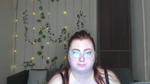 Snapshot of alicia_side_red chatting on 05.17.26 Alicia online show from 05.17.26