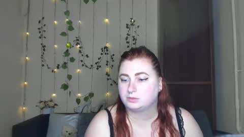 Snapshot of alicia_side_red chatting on 05.19.26 Alicia online show from 05.19.26