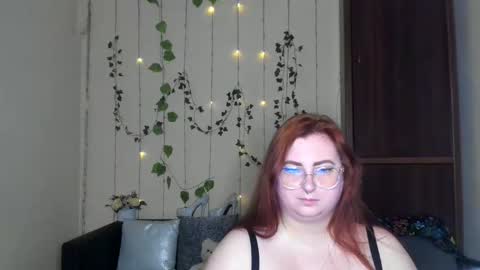 Snapshot of alicia_side_red chatting on 05.20.26 Alicia online show from 05.20.26