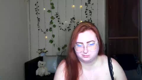 Snapshot of alicia_side_red chatting on 05.26.26 Alicia online show from 05.26.26