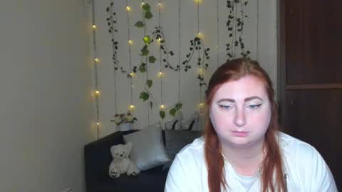 Snapshot of alicia_side_red chatting on 06.03.26 Alicia online show from 06.03.26