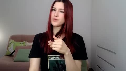 Snapshot of alicianoveli chatting on 10.16.25 alicianoveli online show from 10.16.25