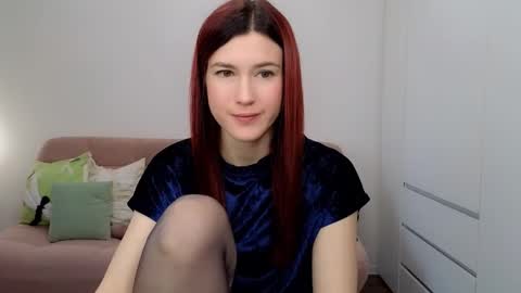 Snapshot of alicianoveli chatting on 11.04.25 alicianoveli online show from 11.04.25