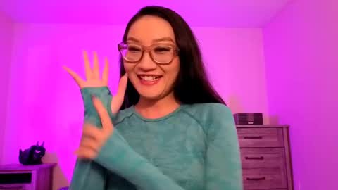 Snapshot of aliciaz3 chatting on 10.05.25 Alicia Hebi online show from 10.05.25