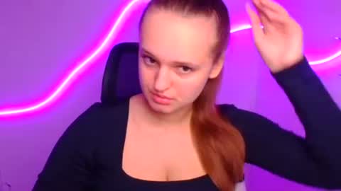 Snapshot of alicie_dream_ chatting on 10.06.25 Alicie online show from 10.06.25