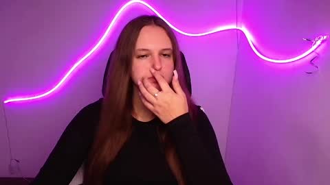 Snapshot of alicie_dream_ chatting on 10.08.25 Alicie online show from 10.08.25