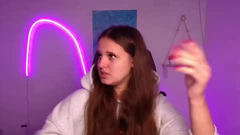 Snapshot of alicie_dream_ chatting on 10.21.25 Alicie online show from 10.21.25