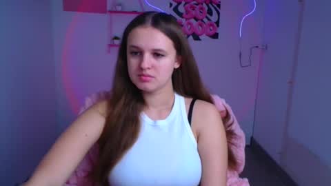 Snapshot of alicie_dream_ chatting on 11.04.25 Alicie online show from 11.04.25