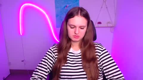 Snapshot of alicie_dream_ chatting on 11.16.25 Alicie online show from 11.16.25