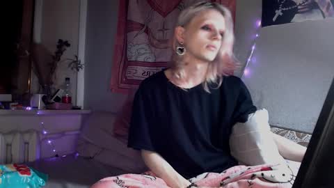 Alien Bella online show from 03.14.26