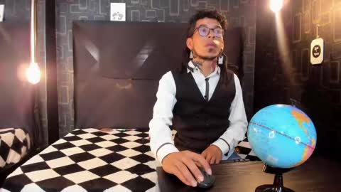 Snapshot of alien_high chatting on 10.04.25 AlienHigh FlashNigga online show from 10.04.25