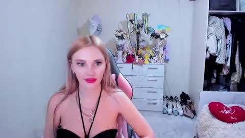 Alienanna1 online show from 01.06.25