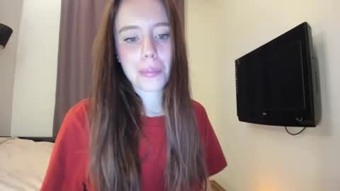 Snapshot of aliensi chatting on 12.19.24 aliensi online show from 12.19.24