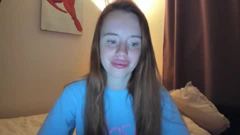 Snapshot of aliensi chatting on 10.26.25 aliensi online show from 10.26.25