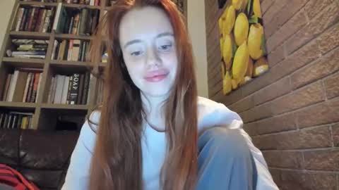 Snapshot of aliensi chatting on 02.19.26 aliensi online show from 02.19.26