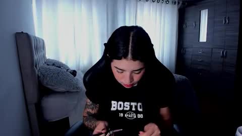 aliice_walker_ online show from 12.02.25