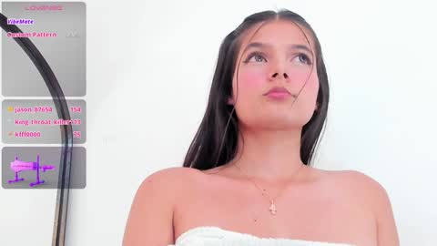 Snapshot of alina_cute18 chatting on 12.11.24 alina online show from 12.11.24