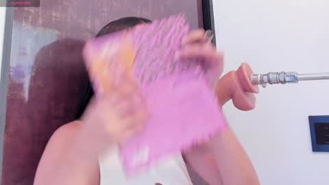 Snapshot of alina_cute18 chatting on 01.28.25 alina online show from 01.28.25