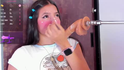 Snapshot of alina_cute18 chatting on 02.01.25 alina online show from 02.01.25