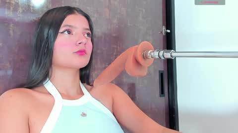 Snapshot of alina_cute18 chatting on 02.07.25 alina online show from 02.07.25