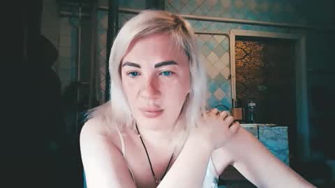 Snapshot of alinafrey_ chatting on 04.28.26 Alina online show from 04.28.26