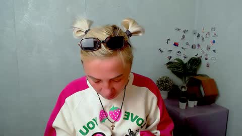 Snapshot of alinafrey_ chatting on 05.02.26 Alina online show from 05.02.26