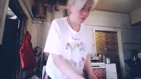 Snapshot of alinafrey_ chatting on 05.04.26 Alina online show from 05.04.26