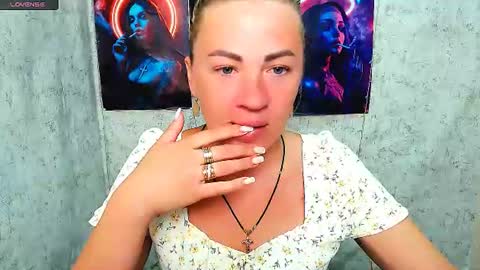 Snapshot of alinafrey_ chatting on 06.16.26 Alina online show from 06.16.26