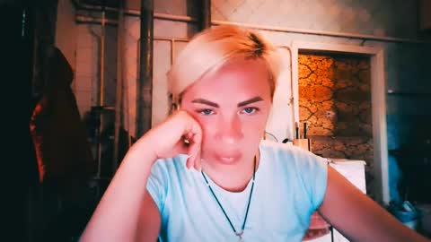 Snapshot of alinafrey_ chatting on 06.17.26 Alina online show from 06.17.26
