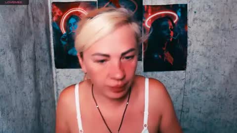Snapshot of alinafrey_ chatting on 06.18.26 Alina online show from 06.18.26