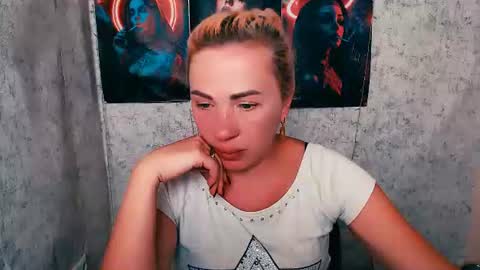 Snapshot of alinafrey_ chatting on 06.25.26 Alina online show from 06.25.26