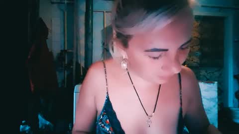 Snapshot of alinafrey_ chatting on 07.20.26 Alina online show from 07.20.26