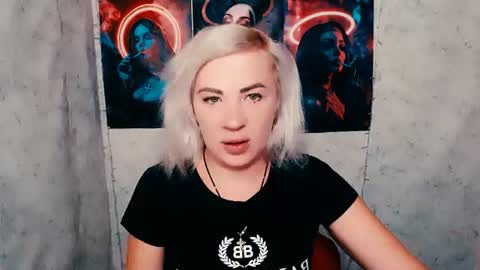 Snapshot of alinafrey_ chatting on 07.29.26 Alina online show from 07.29.26