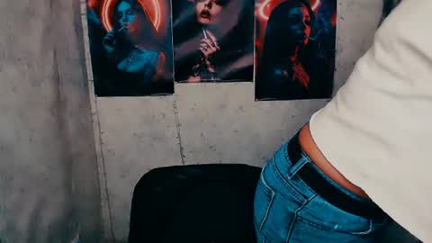 Snapshot of alinafrey_ chatting on 07.30.26 Alina online show from 07.30.26