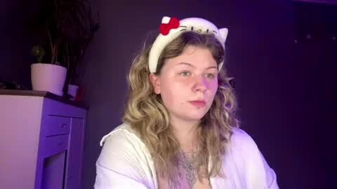 Snapshot of alinahotgirl chatting on 05.22.26 Alina online show from 05.22.26