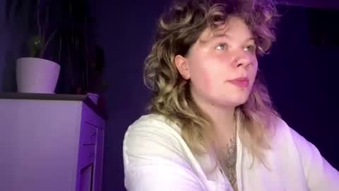 Snapshot of alinahotgirl chatting on 07.27.26 Alina online show from 07.27.26
