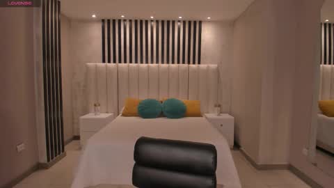 alinakravitz_ online show from 09.13.25