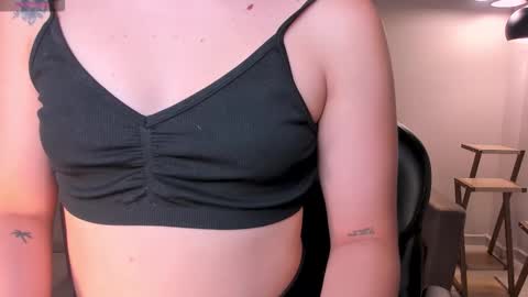 alinakravitz_ online show from 10.28.25