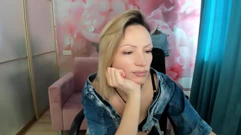 Snapshot of alinamoor chatting on 03.11.26 AlinaMoor online show from 03.11.26