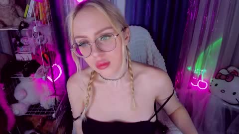 Snapshot of alinaocean chatting on 04.29.26 alinaocean online show from 04.29.26