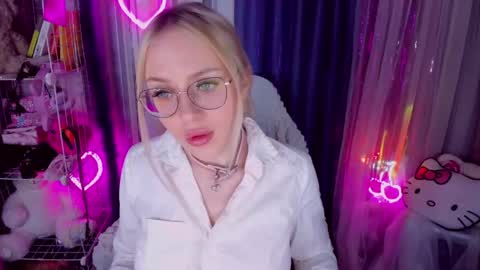 Snapshot of alinaocean chatting on 04.30.26 alinaocean online show from 04.30.26