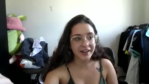 Snapshot of alinebani chatting on 05.26.26 Aline online show from 05.26.26