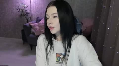 Aline Greeeen online show from 10.17.25