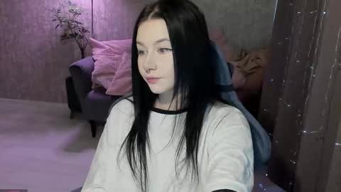 Aline Greeeen online show from 10.18.25