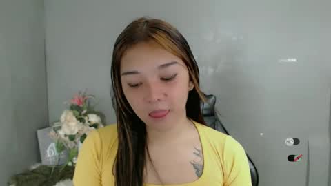Snapshot of alisa_kiss_ chatting on 02.05.25 Shanti xhey online show from 02.05.25