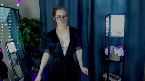 Snapshot of alisabrubach chatting on 11.06.25 Mia online show from 11.06.25