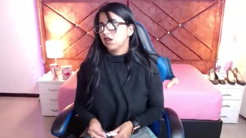 alisha_gamskar13 online show from 04.10.26