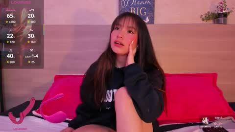 Snapshot of alisha_olsen_ chatting on 10.06.25 alisha_olsen_ online show from 10.06.25