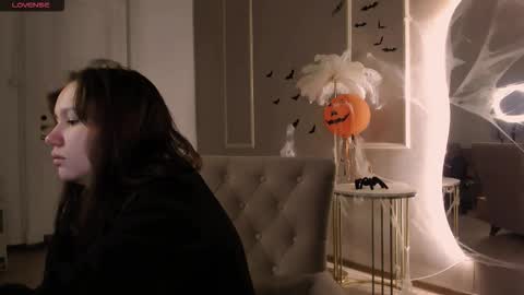 Snapshot of alisia_mars chatting on 10.22.25 Alisia online show from 10.22.25